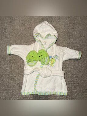 Baby White Frog Hooded Bathrobe Size 0-9 Months